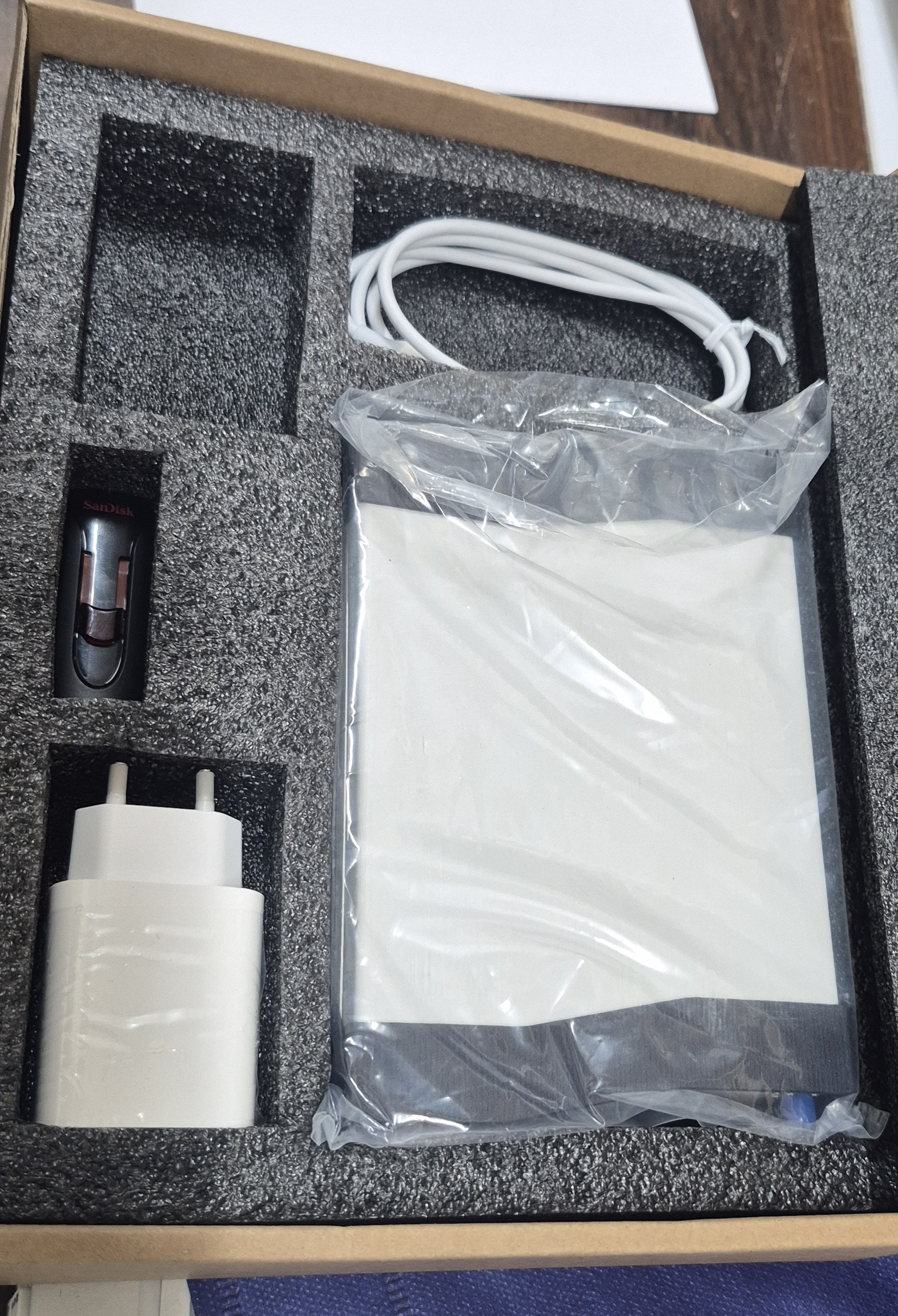 اسپکتروم آنالایزر  HAROGIC NXE-200 20GHz